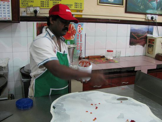 Ein Roti bitte!
Hier wird grad mein (Pancake) zubereitet - mmmmh!