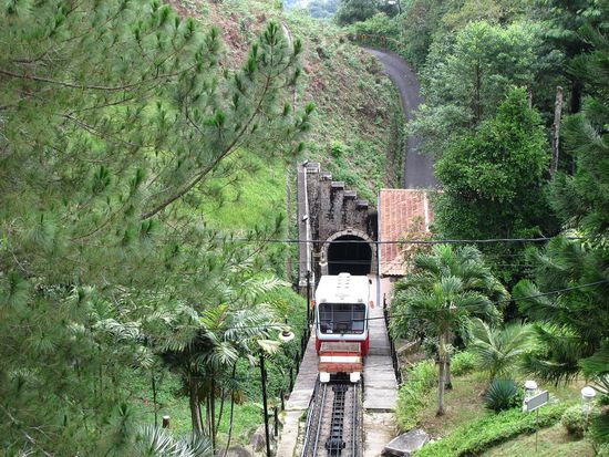 Welcome in Penang!
Mit dem Baehnle hoch auf die Pengang Hill's