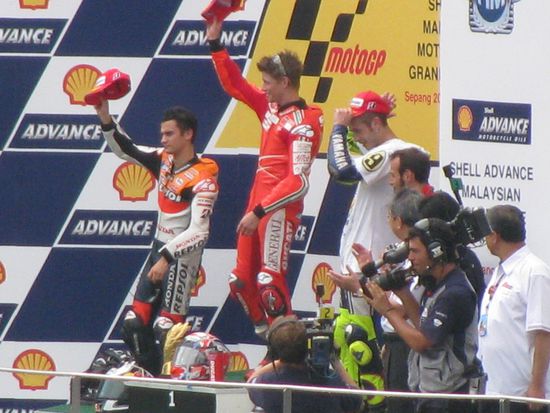 Siegerehrung!
links: Dani Pedrosa (Spain)
mitte: Casey Stoner (Australia)
rechts: Valentino Rossi (Italia)