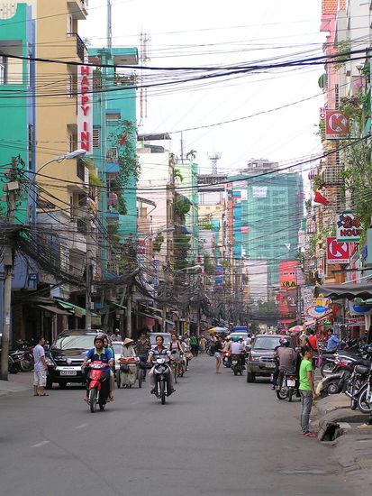 Man betrachte das Kabelgewirr