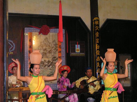 Traditionelle Folk music and dance