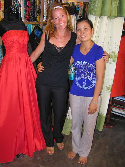 Die Maedels von Blue Rose
Es war immer wieder ein Besuch wert.
Kleiner Smalltalk, ne geniale massage - ja und manchmal dann doch noch was schneidern lassen