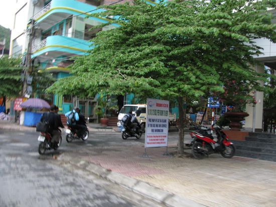 Vollbepackt auf dem Roller und los....