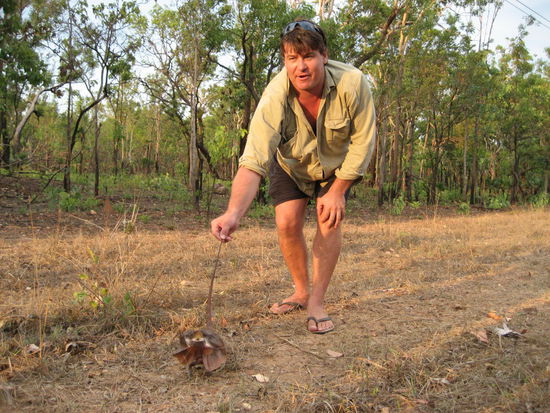 unser Guide! Nur cool!!
Ist ploetzlich aus dem Bus gesprungen und hat gerufen: alle Kamere in die Hand und mir nach!!
