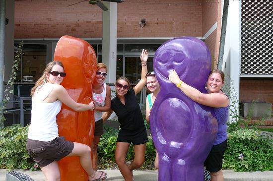 Cairns:
hier startete unsere Reise. Mit an Bord
Anne, Jana, ich , Micha, Carina und last but not least Christoph