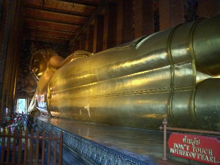 Der liegende Buddha (46m lang)