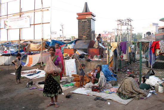 Ein Zuhause auf der Strassenkreuzung