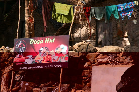 "Dosa Hut" im Paradies
(Dosa=Reisfladen in Pfannekuchenform, der Snack Nr.1)