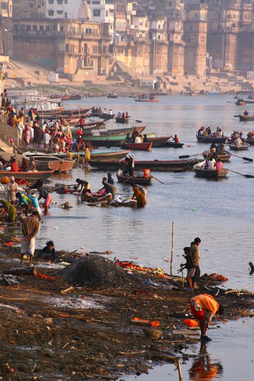 Aschehaufen beim "Burning Ghat"
