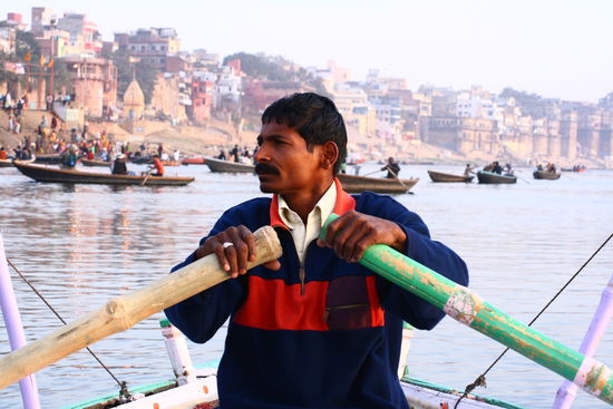 Unser Bootsmann am fruehen Morgen...