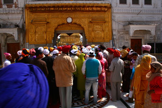 Die Schlange vor dem Tempel