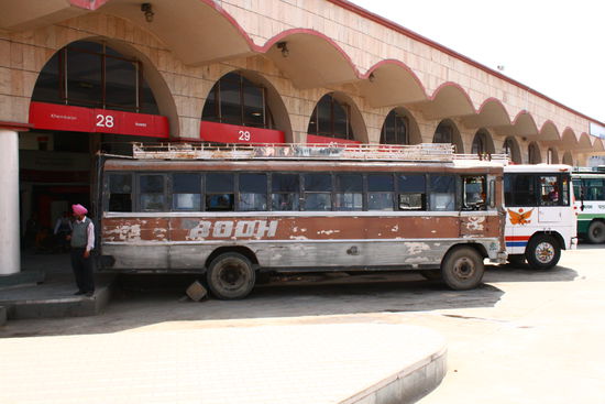 Ein original Bus aus der Steinzeit