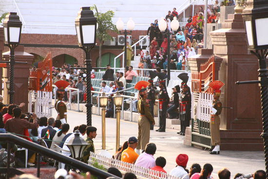 Auf der pakistanischen Seite findet die gleiche Show statt