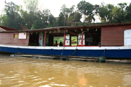 ...an der Tankstelle fuer Boote