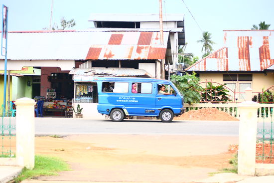 Das sogenannte "Oplet" = oeffentliches Transportmittel. Keiner weiss so richtig wo sie hin fahren...