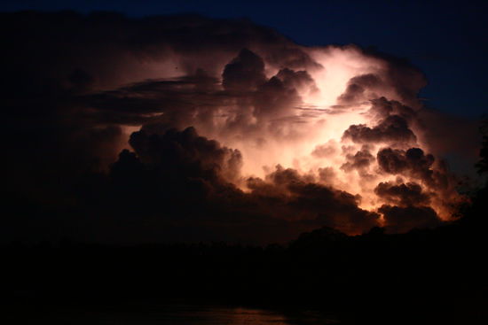 Donnerwetter! Gewitter mit imposanten Blitzen....