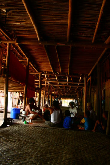 Die Maenner beim Trommeln