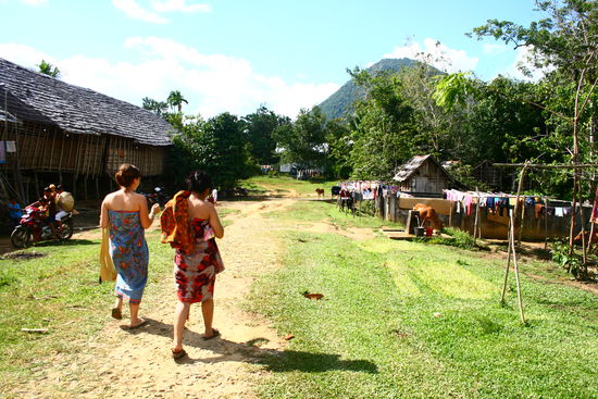 Auf dem Weg zum Fluss...Duschen!