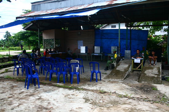 Ein Open-Air Wahllokal