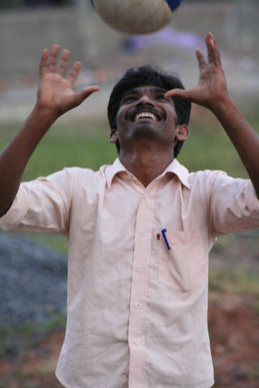 Volleyball-Profis gibts auch, hier Singaiah