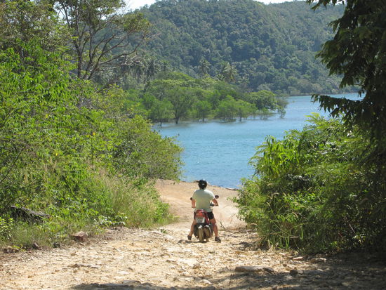 Roller fahren als Abenteuer... Die Strasse war allerdings steiler als hier zu sehen. Hat Spass gemacht