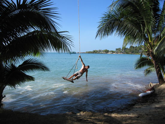 Und noch mehr schaukeln..... das Wasser hat uebrigens um die 30 Grad