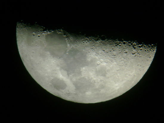 Der Mond, der auf der Suedhalbkugel immer "laechelt".
