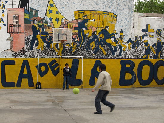 Strassenfussball in La Boca.