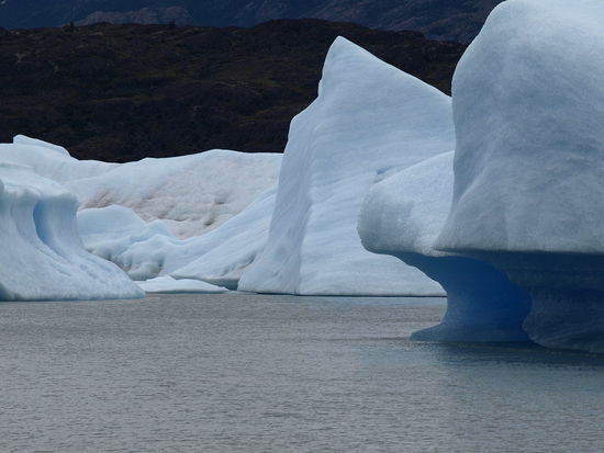 Das Wasser formt eigenartige Skulpturen.