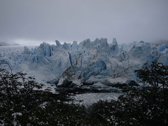 Dir Front des Gletschers.