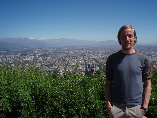 Aussicht auf Santiago vom Stadthuegel Cerro San Cristobal - Stadt, Stadt, Stadt soweit das Auge reicht.