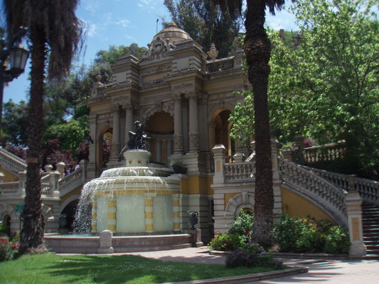 Eine gruene Oase in der Stadt - der kleine Huegel Santa Lucia.