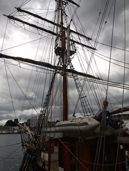 Eines von vielen Segelschiffen im Hafen von Hobart.