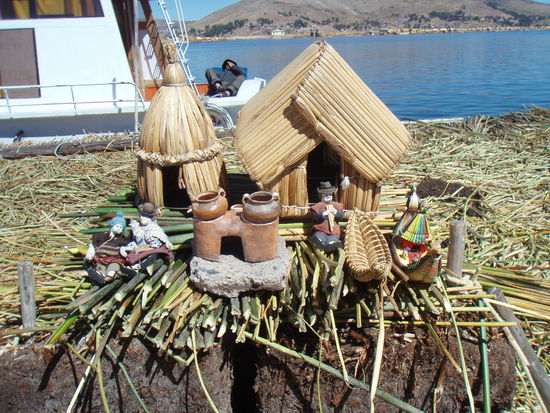 Modell einer schwimmenden Schilfinsel.