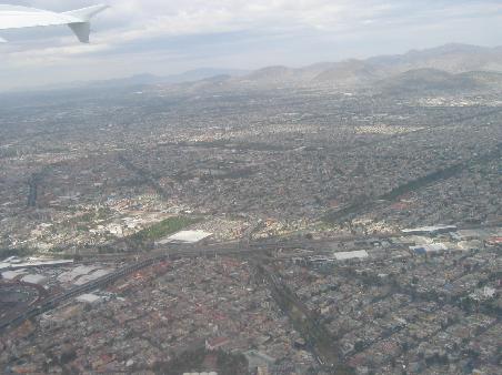 Mexiko City (ca. 45 Mio. Einwohner) von oben