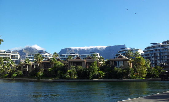 Table Mountain. Blick vom Hafen in The Waterfront