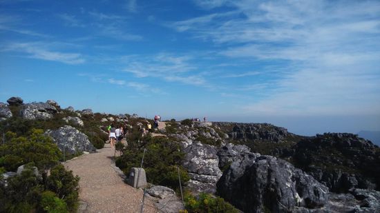Ein schöner und gepflegter Fussweg ermöglicht einen Ausblick von verschiedenen Standpunkten aus. Von hier sieht man bis zurm Kap der Guten Hoffnung.