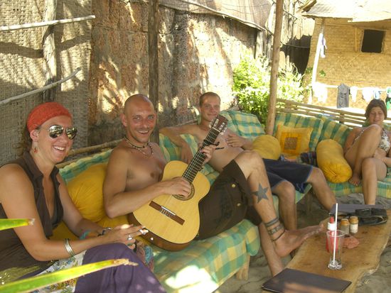 Hier unsere Clique, mit denen wir viel Spass haben