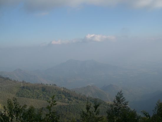 die Wolken haengen auf gleicher Hoehe