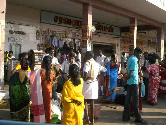 unterwegs am Busbahnhof.....