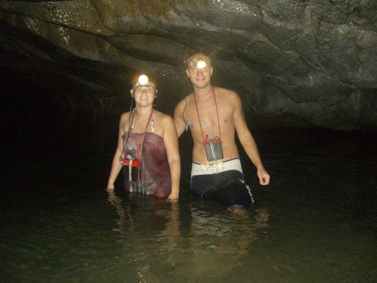 ...bis wir endlich eine grosse Halle mit einer Lagune erreichten, wo man sogar schwimmen kann!