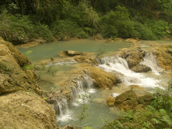 die Kaskaden erstreckten sich ueber mehrere 100m