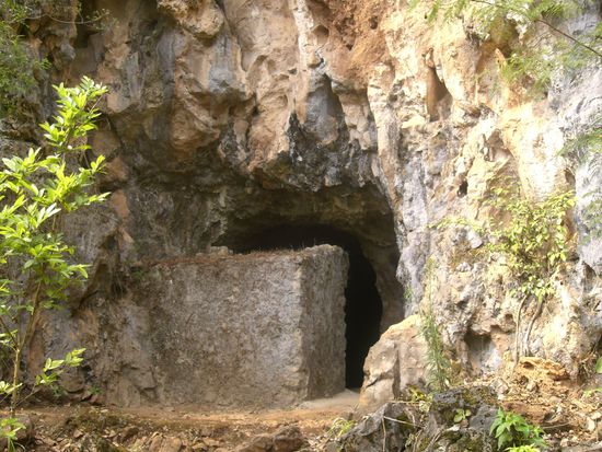 allein in Vieng xai gab es 200 Hoehlen.
Zum Glueck wurden sie waehrend des Krieges nie entdeckt