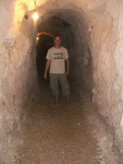 wir konnten 5 Hoehlen der obersten Funktionaere besichtigen.
damals gab es nur Kerzenlicht