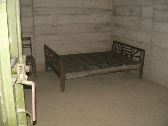 Emergency-room und Unfallstation
die Druckwellen der Bomben waren bis hier zu spueren.