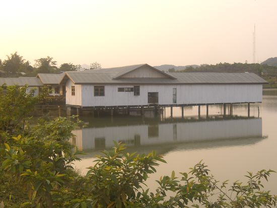 unsere letzte Nacht in Laos verbrachten wir auf dem See