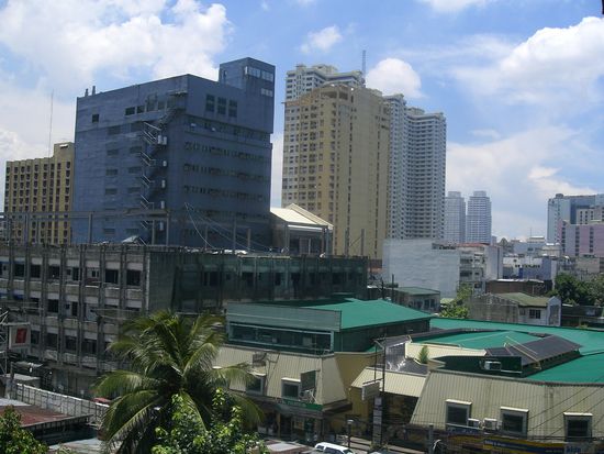 Manlia ist eine Weltmetropole der Gegensaetze: ueberall Wolkenkratzer, alles hat 24h am Tag offen, aber es gibt auch unzaehlige Obdachlose, Bettler, Drogensuechtige und Prostituierte