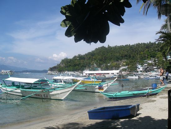 Puerto Galera - eines der unzaehligen Tauchermekkas - bei unserer Ankunft