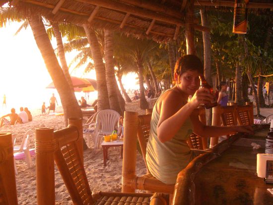 in der Strandbar gibts abends Bier zur happyhour 
und seafood-buffet 'all you can eat'