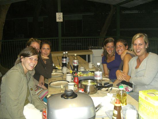 Ueberall lernen wir nette und lustige Leute kennen, an dieser Stelle nen Gruss an die Maedels 